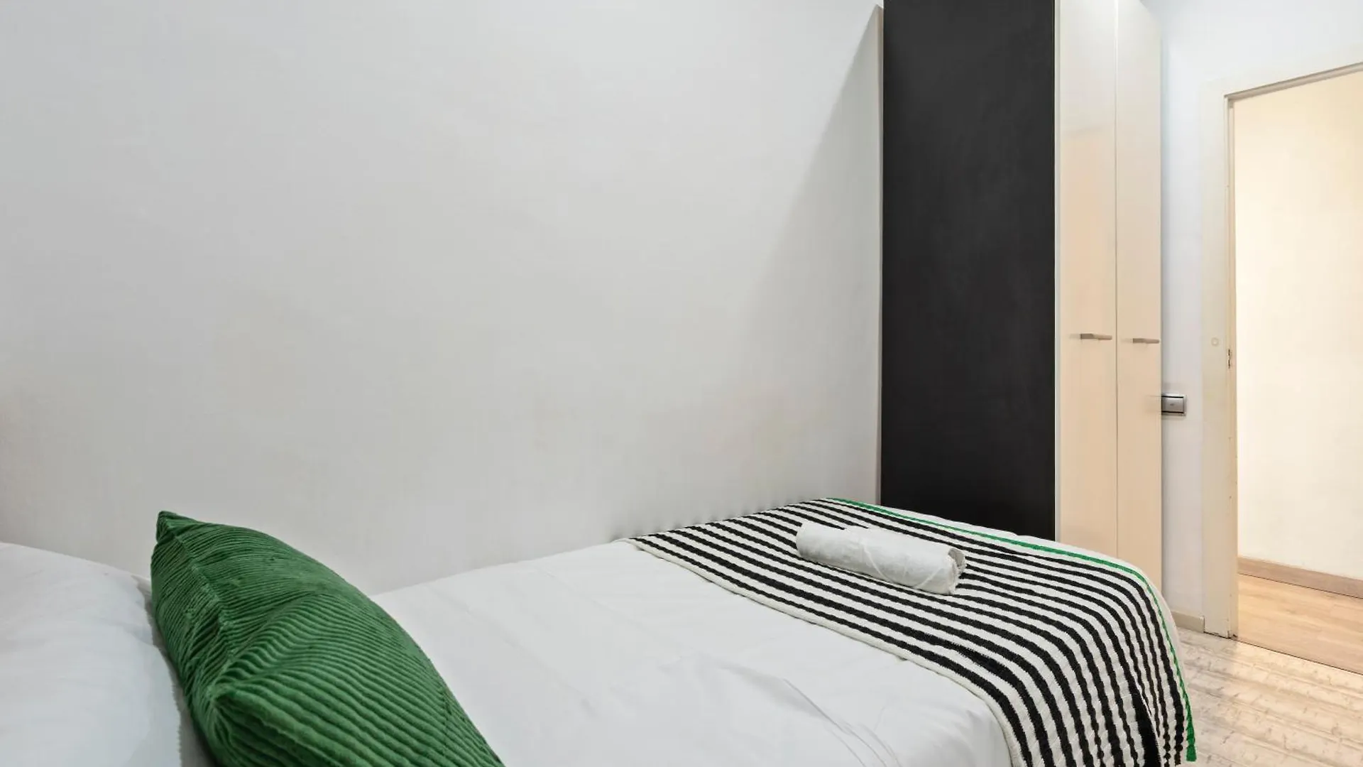 Steps To Sagrada Familia 2Bedroom Retreat Barcelona 0*,